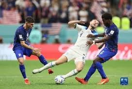 扑克高手如何应对不顺（牌运不佳时，扑克高手的应对之道）