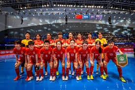 由于两名右后卫均受伤，费德里科·巴尔韦德需代打该位置，卡马文加将顶替他在中场的位置。@diarioas 来源：Madrid Zone