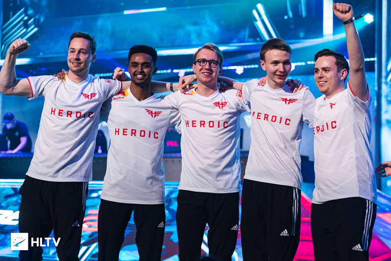 后防线和指 后防线和指